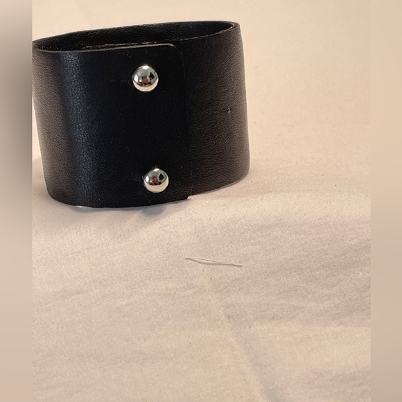 Handmade Lambskin cuff/ bracelet, with crystals stones and pearls . Made in US - Picture 5 of 6